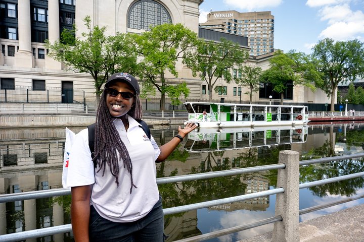 Ottawa Premium City Tour with Parliament Hill & Canal Cruise