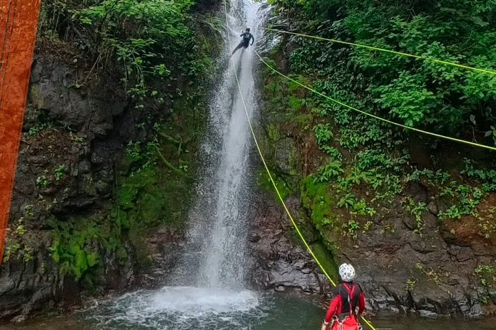 Canyoning The Plans of Gualaca Intermediate