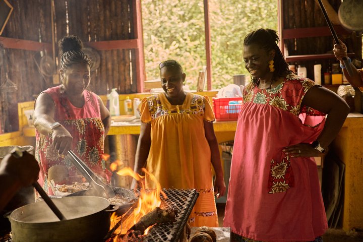 Hopkins Kayaking and Garifuna Cooking Experience