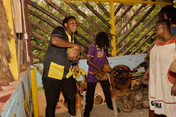Hopkins Kayaking and Garifuna Cooking Experience