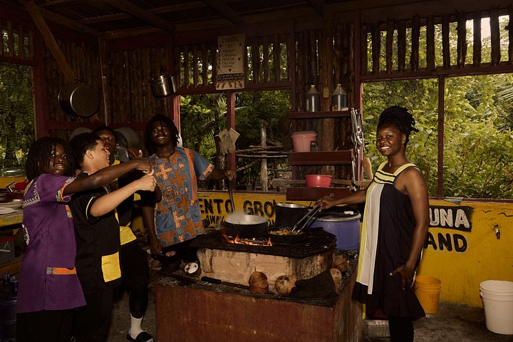 Hopkins Kayaking and Garifuna Cooking Experience