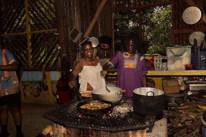 Hopkins Kayaking and Garifuna Cooking Experience