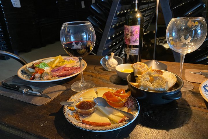 Traditional Tuscan lunch in the cellar in Montepulciano