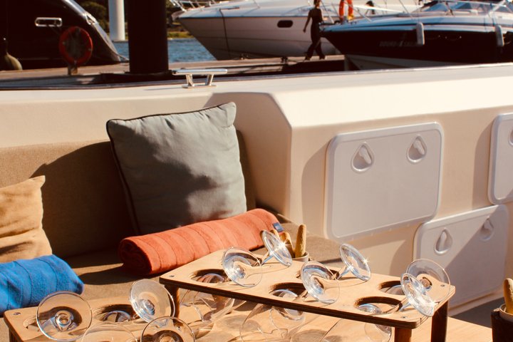 Porto: Douro Small Group Boat Cruise with Port Wine and Snacks