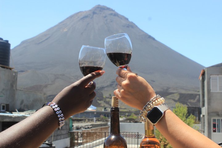 Tasting between Vineyards and Lava