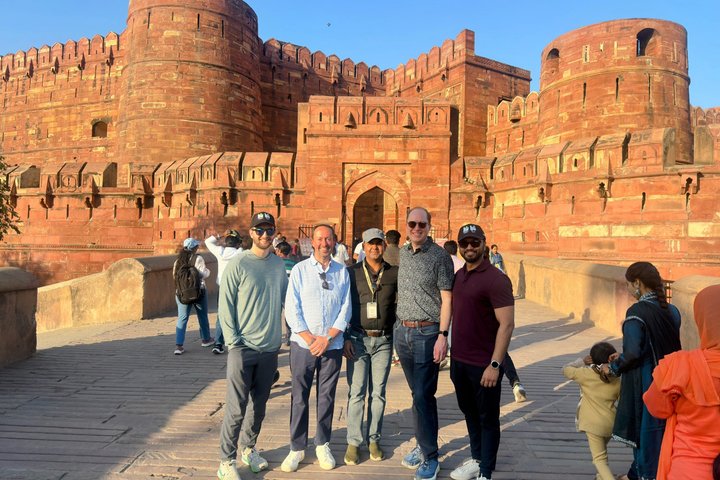 Delhi to Agra and Taj Mahal Private Day Trip by Express Train with Lunch
