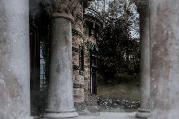 Guided Tour of El Capricho de Gaudí with ticket