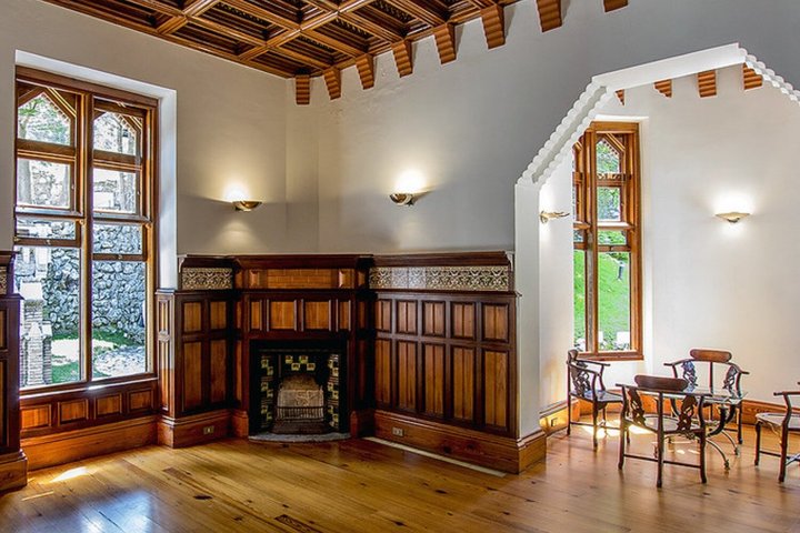 Guided Tour of El Capricho de Gaudí with ticket