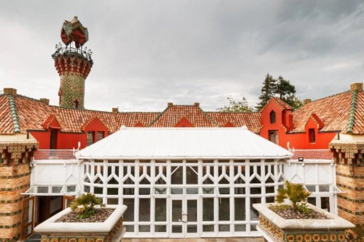 Guided Tour of El Capricho de Gaudí with ticket