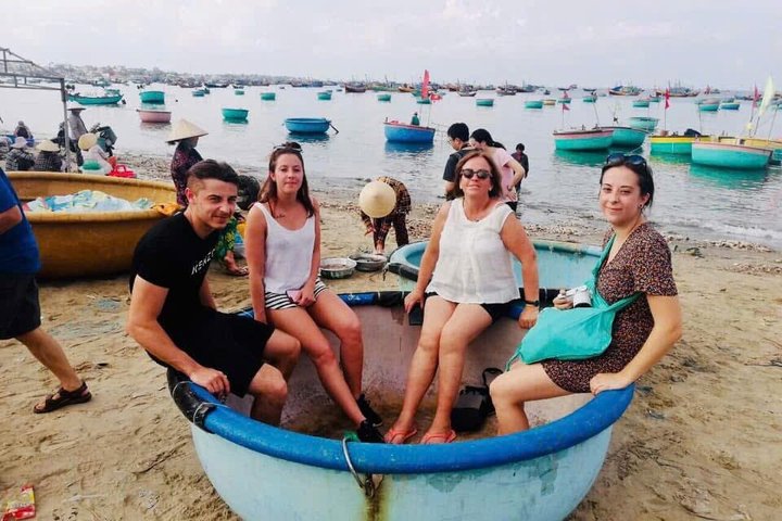 5-Hour Sunrise or Sunset Jeep Tour from Mui Ne