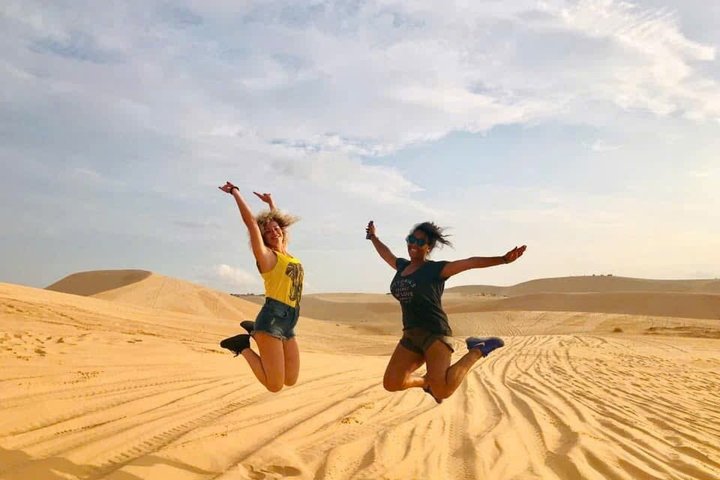 5-Hour Sunrise or Sunset Jeep Tour from Mui Ne