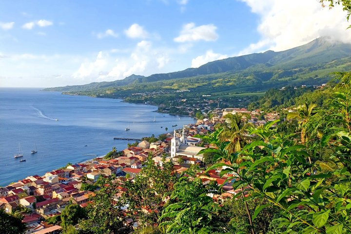 Tour to discover the lush North and waterfalls