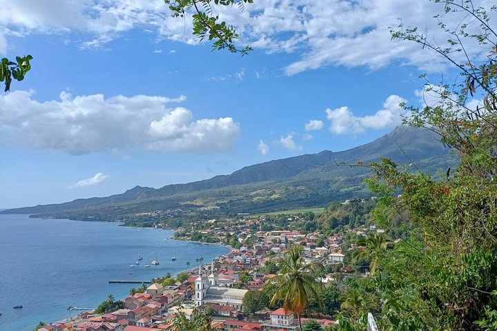 Tour to discover the lush North and waterfalls