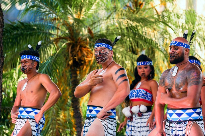 Oahu: Ka Moana Lūʻau at Aloha Tower – Oceanfront Luau Show