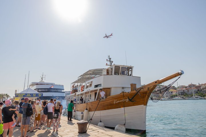 From Trogir: Blue Lagoon Drvenik Islands and Vela Rina Cruise