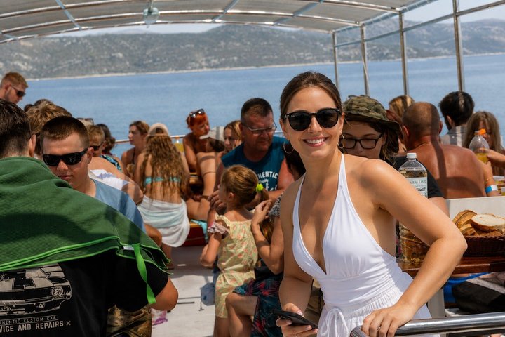 From Trogir: Blue Lagoon Drvenik Islands and Vela Rina Cruise