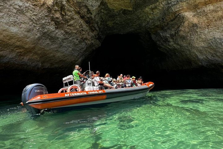 Boat trip to the caves of Benagil