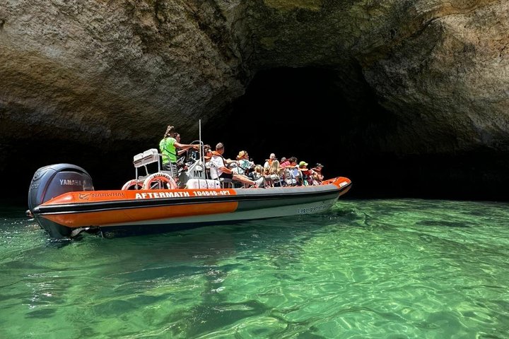 Boat trip to the caves of Benagil