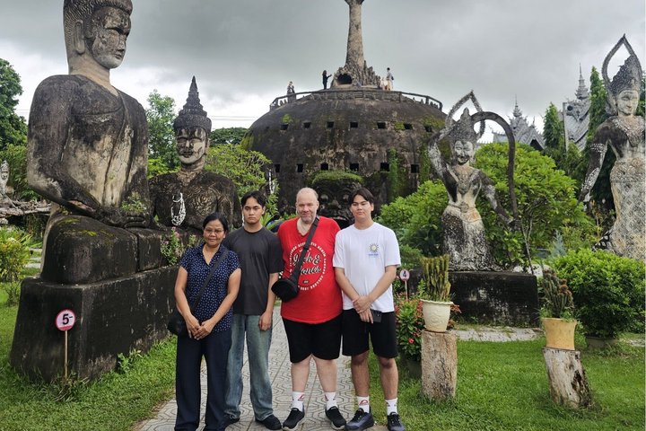 Vientiane: 100% Private & Personalized City Tour with Car & Guide