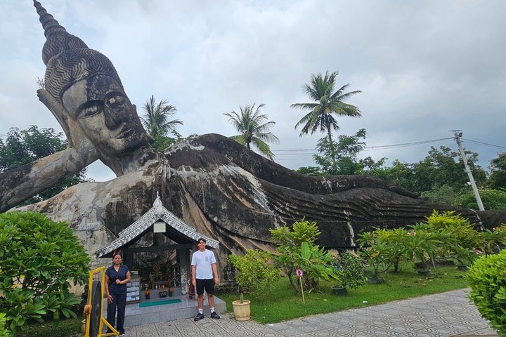 Vientiane: 100% Private & Personalized City Tour with Car & Guide