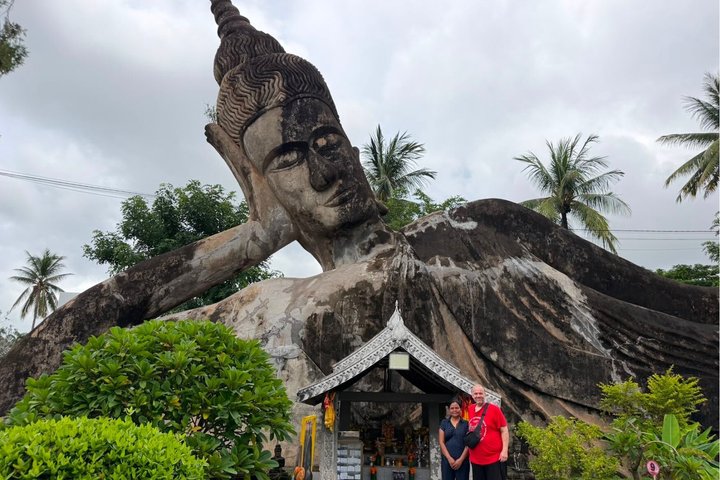 Vientiane: 100% Private & Personalized City Tour with Car & Guide