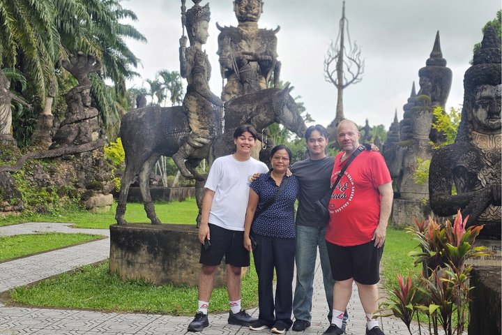 Vientiane: 100% Private & Personalized City Tour with Car & Guide