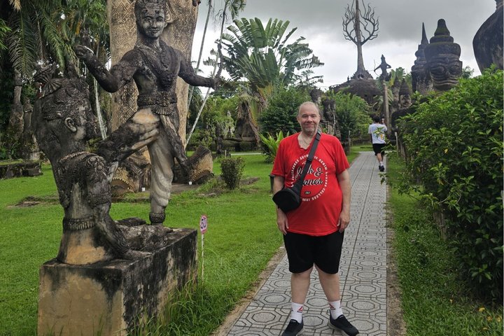 Vientiane: 100% Private & Personalized City Tour with Car & Guide