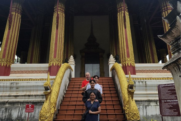 Vientiane: 100% Private & Personalized City Tour with Car & Guide