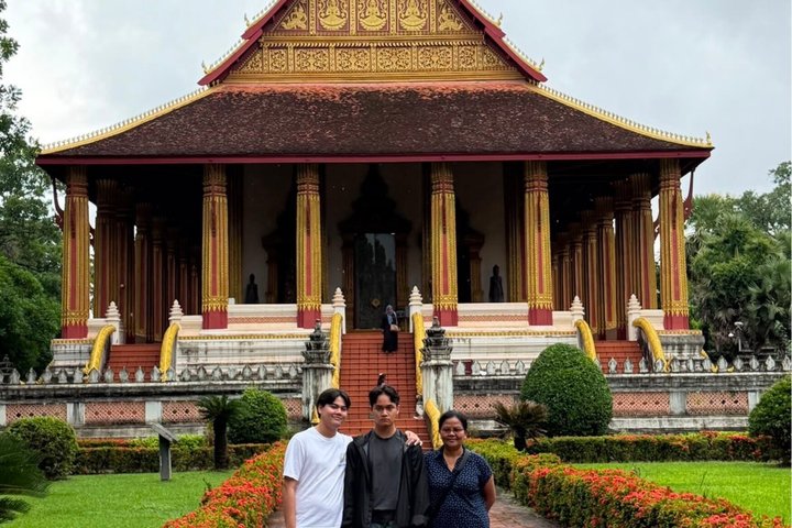 Vientiane: 100% Private & Personalized City Tour with Car & Guide