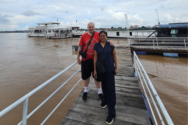 Vientiane: 100% Private & Personalized City Tour with Car & Guide