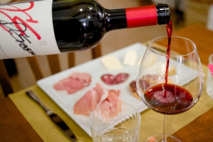 Visit and tasting at Erasmo Winery featuring signature wines