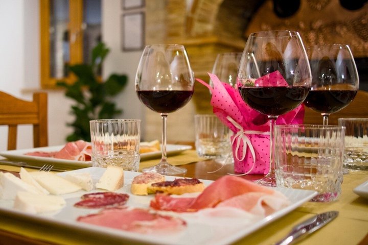 Visit and tasting at Erasmo Winery featuring signature wines
