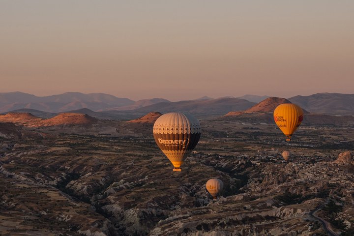 Cappadocia Sunrise Hot Air Balloon Flight / Discovery Balloons