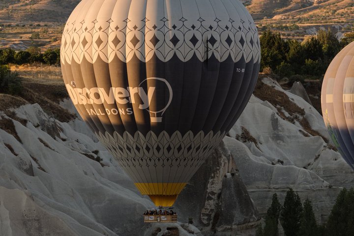 Cappadocia Sunrise Hot Air Balloon Flight / Discovery Balloons
