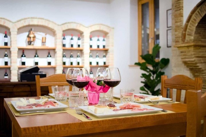 Visit and tasting at Erasmo Winery featuring signature wines