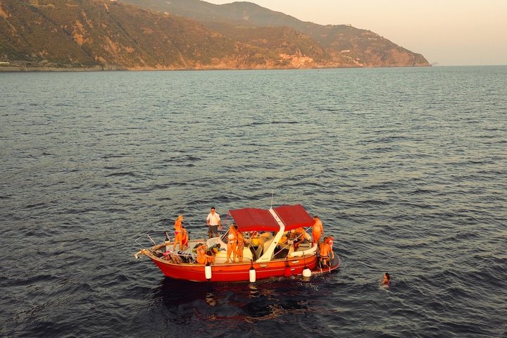 Sunset Boat Tour and Cinque Terre Aperitif from Monterosso