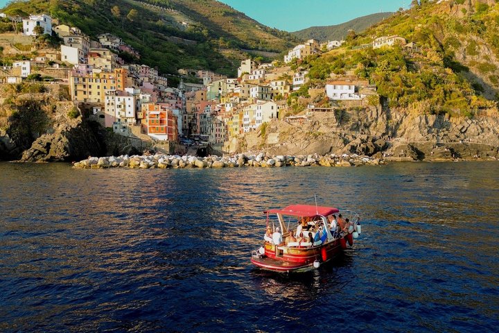 Sunset Boat Tour and Cinque Terre Aperitif from Monterosso