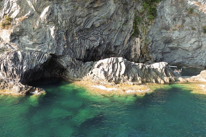 Sunset Boat Tour and Cinque Terre Aperitif from Monterosso