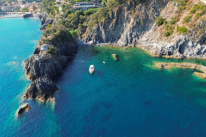 Sunset Boat Tour and Cinque Terre Aperitif from Monterosso