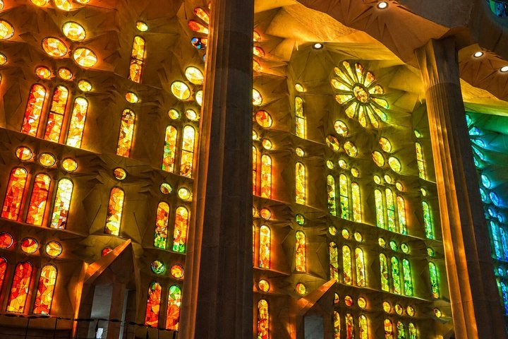 Barcelona: Sagrada Familia Skip-the-Line Guided Tour and Tickets