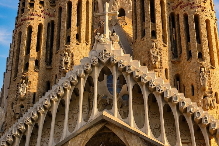 Barcelona: Sagrada Familia Skip-the-Line Guided Tour and Tickets