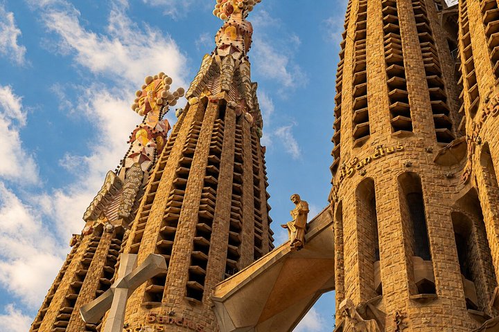 Barcelona: Sagrada Familia Skip-the-Line Guided Tour and Tickets
