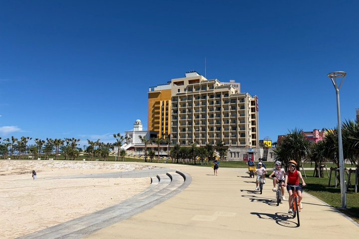 Okinawa Seaside Cycling Bike Tour in Chatan Pick-up available