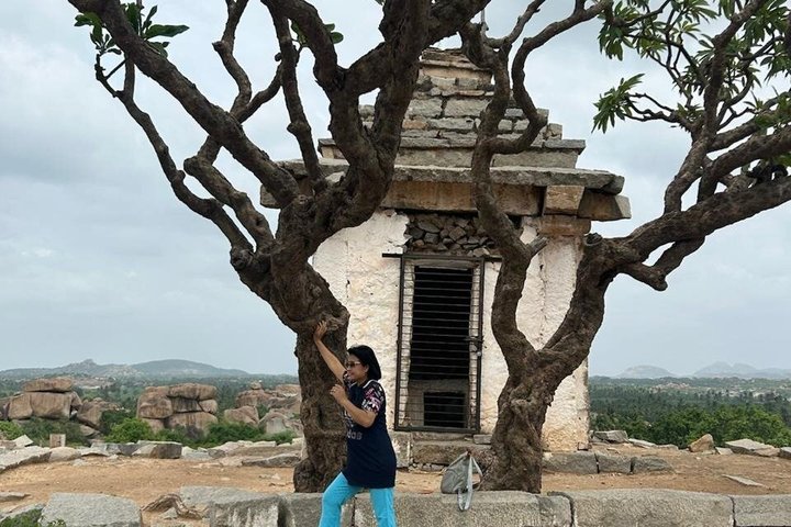 Hire a Licensed Guide for Fullday Hampi visit with own transport