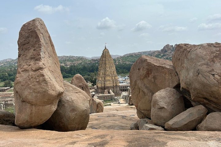 Hire a Licensed Guide for Fullday Hampi visit with own transport