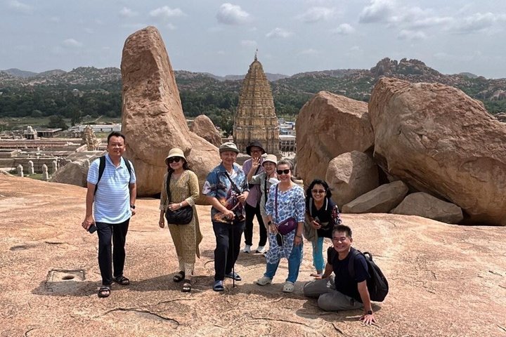 Hire a Licensed Guide for Fullday Hampi visit with own transport
