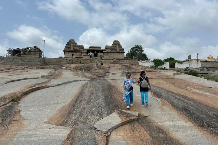 Hire a Licensed Guide for Fullday Hampi visit with own transport