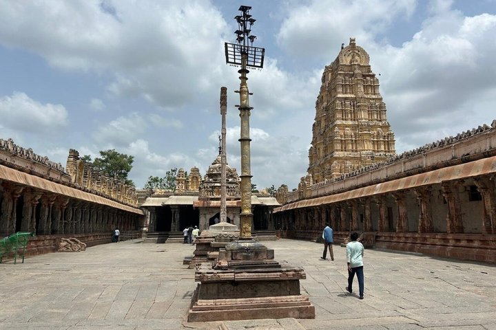 Hire a Licensed Guide for Fullday Hampi visit with own transport