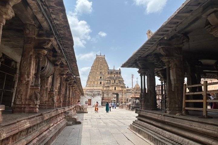 Hire a Licensed Guide for Fullday Hampi visit with own transport