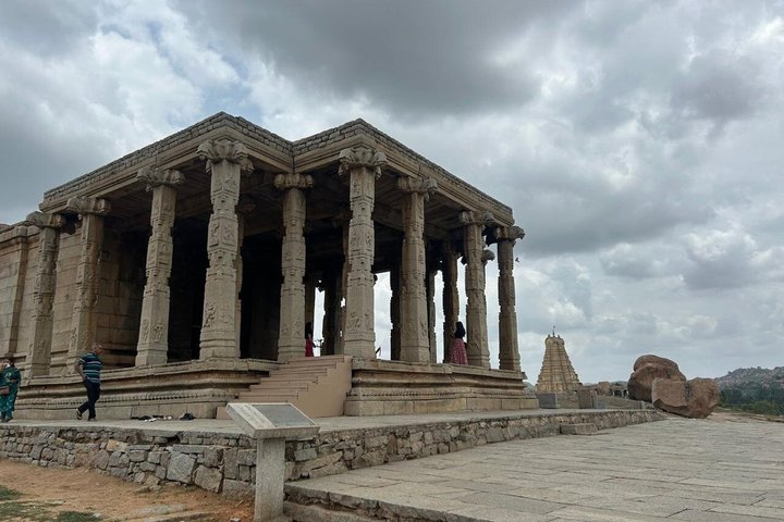 Hire a Licensed Guide for Fullday Hampi visit with own transport